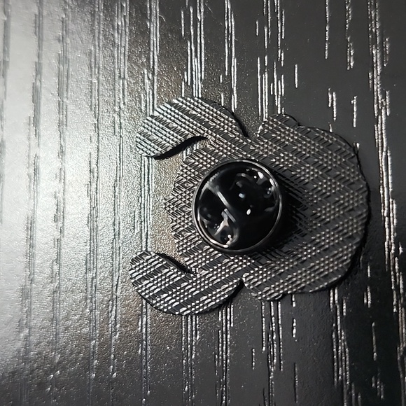 Disney Halloween "Stitch with Jack-o-Lantern" Halloween Enamel Pin - Picture 2 of 3